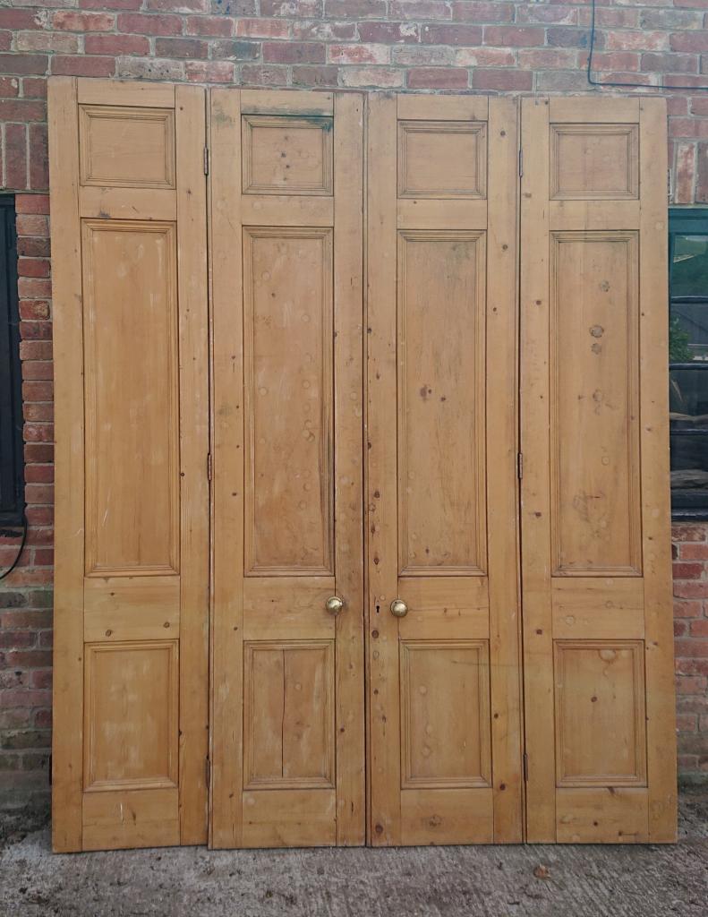 <p>Set Original Pine panel room diverders.</p><p>220 cm wide x 268 cm high